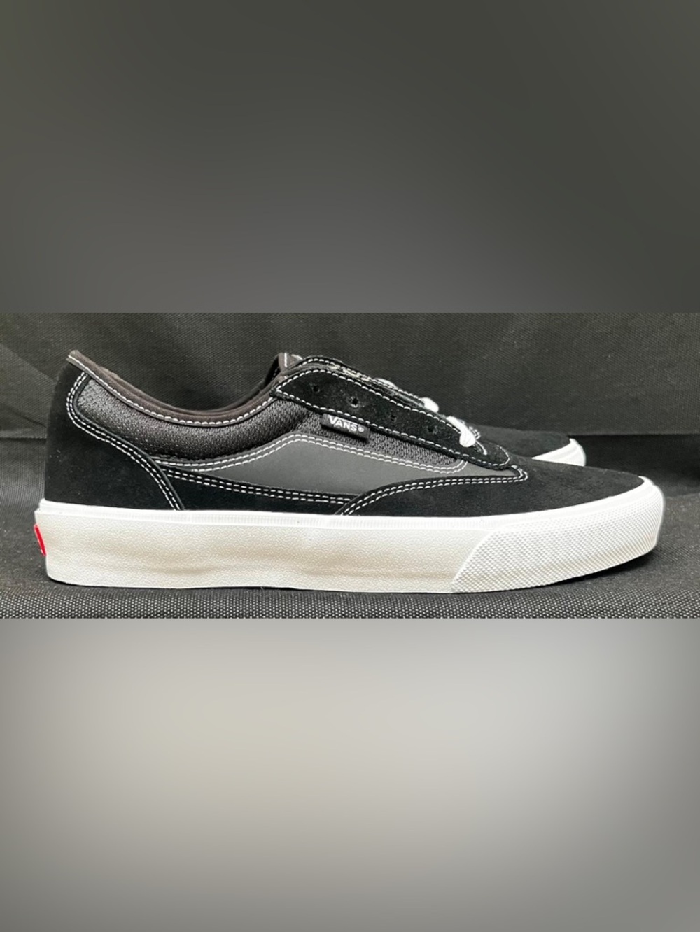 Men’s Size 9.5 Vans Curren Caples